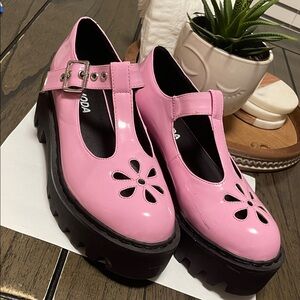 Moda Pink Cutout Platform Shoes